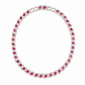  - Collana in oro bianco 18K, diamanti e rubini
