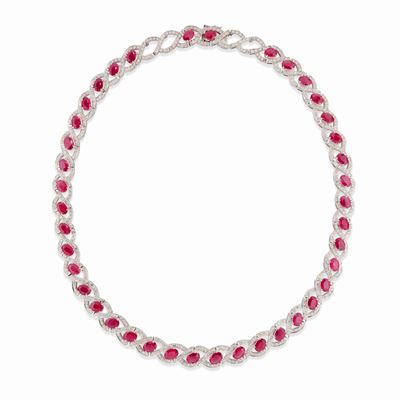Collana in oro bianco 18K con diamanti e rubini Burma