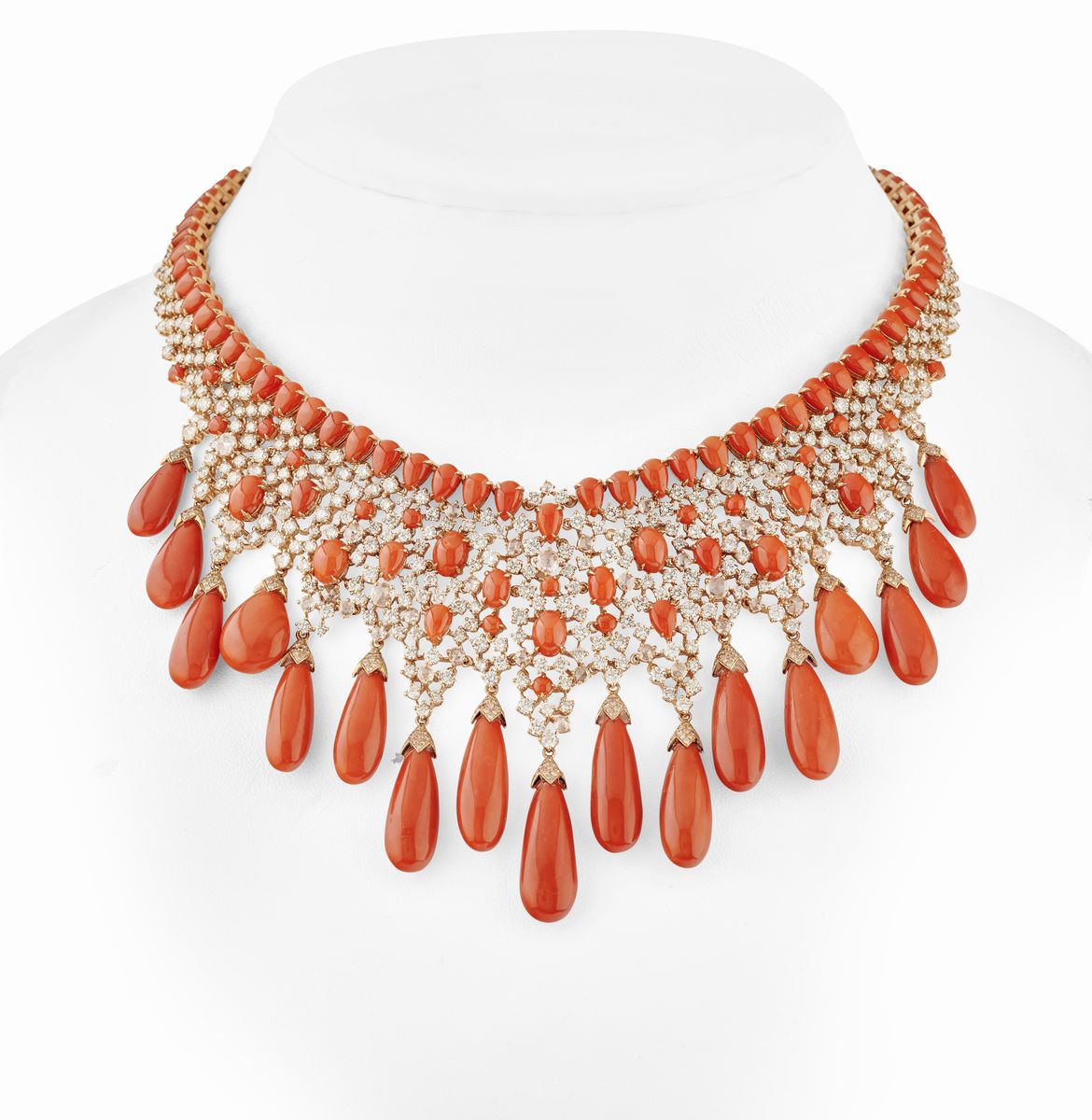 Collana in oro rosa 18K con diamanti e corallo