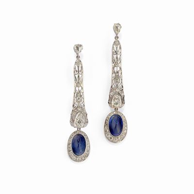 Orecchini in oro bianco 14K con zaffiri ovali cabochon e diamanti taglio goccia