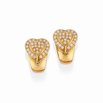 Orecchini in oro giallo 18K a forma di cuore con diamanti taglio brillante
