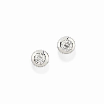Orecchini in oro bianco 18K con diamanti taglio brillante