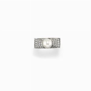 - Anello in oro bianco 18k, diamanti e perla coltivata