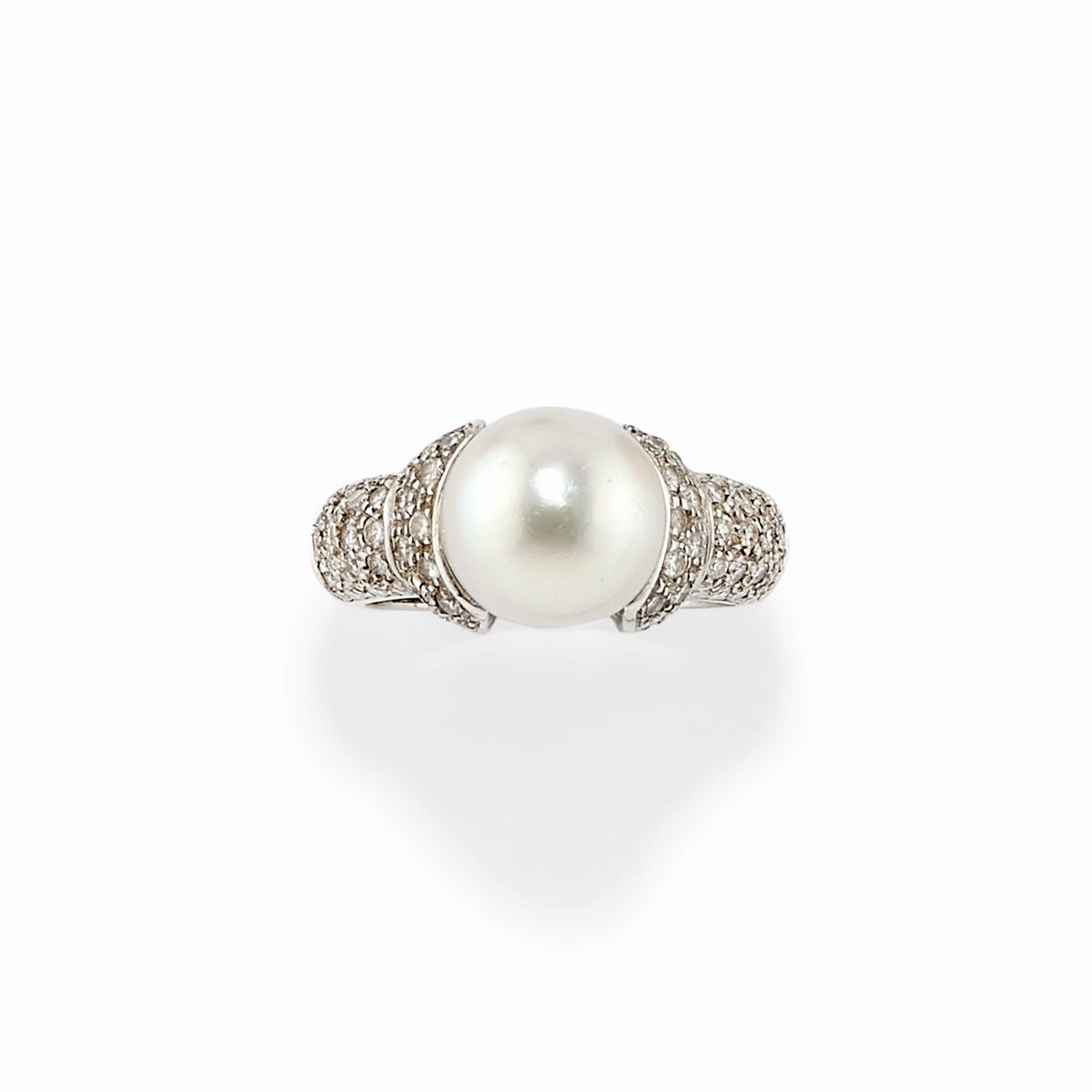Due Anelli in Oro Bianco 18k, Diamanti e Perla Coltivata