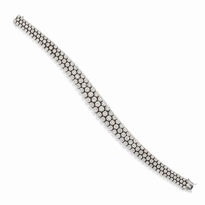 Bracciale in platino e diamanti, tre file degradè con totale di circa 18,00 ct