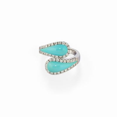 Anello in oro bianco 18K con pasta di turchese e diamanti