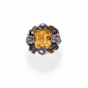 Anello in oro giallo 18K, quarzo citrino, zaffiri e diamanti