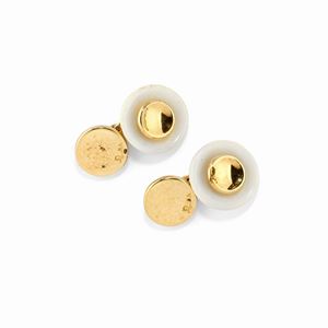 A 18k yellow gold and white agate cufflinks, Pomellato, with box