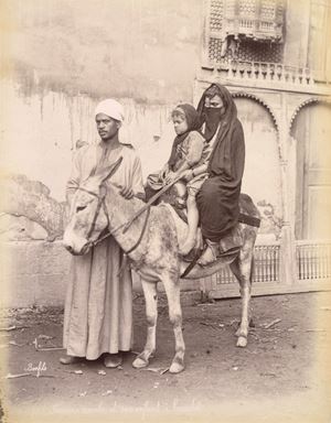 Femme arabe et son enfat à (Laudel ?)