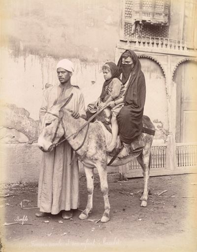 Femme Arabe Et Son Enfat À (laudel ?)
