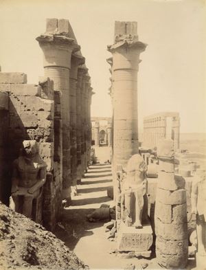 Luxor, rue du milieu du Temple du temple d'Amenothep
