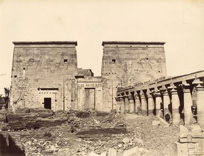 Phile, Les Colonnades Du Temple D'isis ; Phile, Pylone Avec Les Cononnes