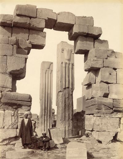 Karnak, Porte Et Colonnes Lotus
