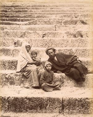 Gardien du tombeaux des rois et sa famille