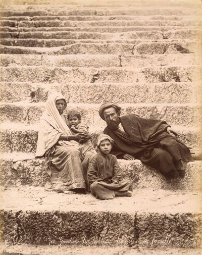 Gardien Du Tombeaux Des Rois Et Sa Famille