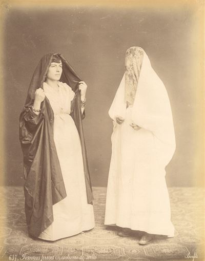 Femmes Juives En Costume De Sortie