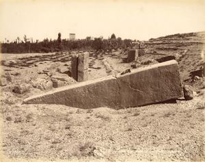 Pierre du midi a Balbek. Syrie ; Mur cyclopéen à Balbek, Syrie