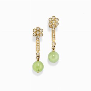 Orecchini pendenti in oro 18k, diamanti e giadeite