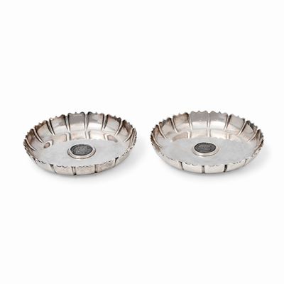 Due posaceneri in argento 925 con monete, Italia, XX secolo