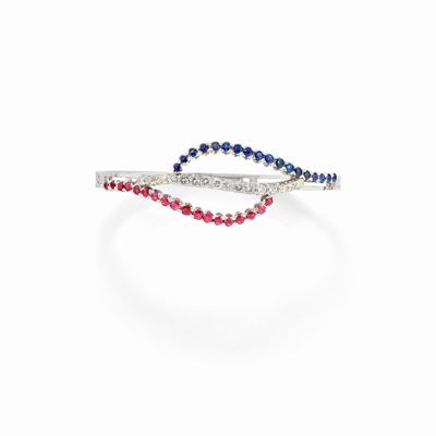 Bracciale in oro bianco 18K con zaffiri, diamanti e rubini