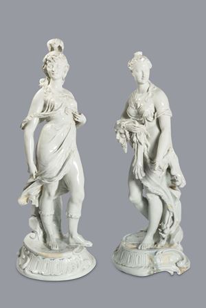 Gruppo scultoreo in porcellana bianca raffigurante famiglia di contadini in  inverno, fine secolo XIX - inizi secolo XX, Incanti d'Arte