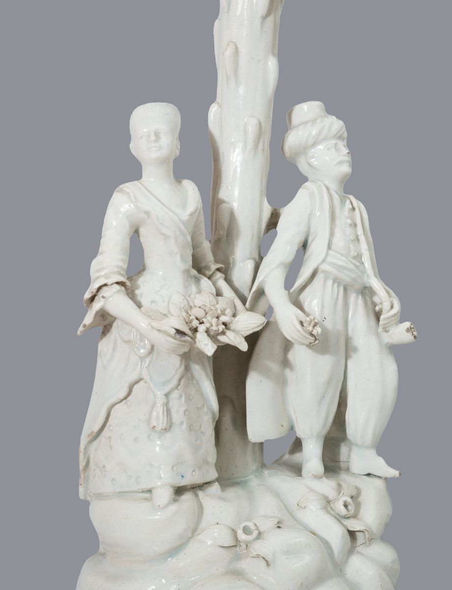 Due Sculture in Maiolica Bianca di Nove di Bassano Raffiguranti Famiglia di Contadini e Fanciulla...