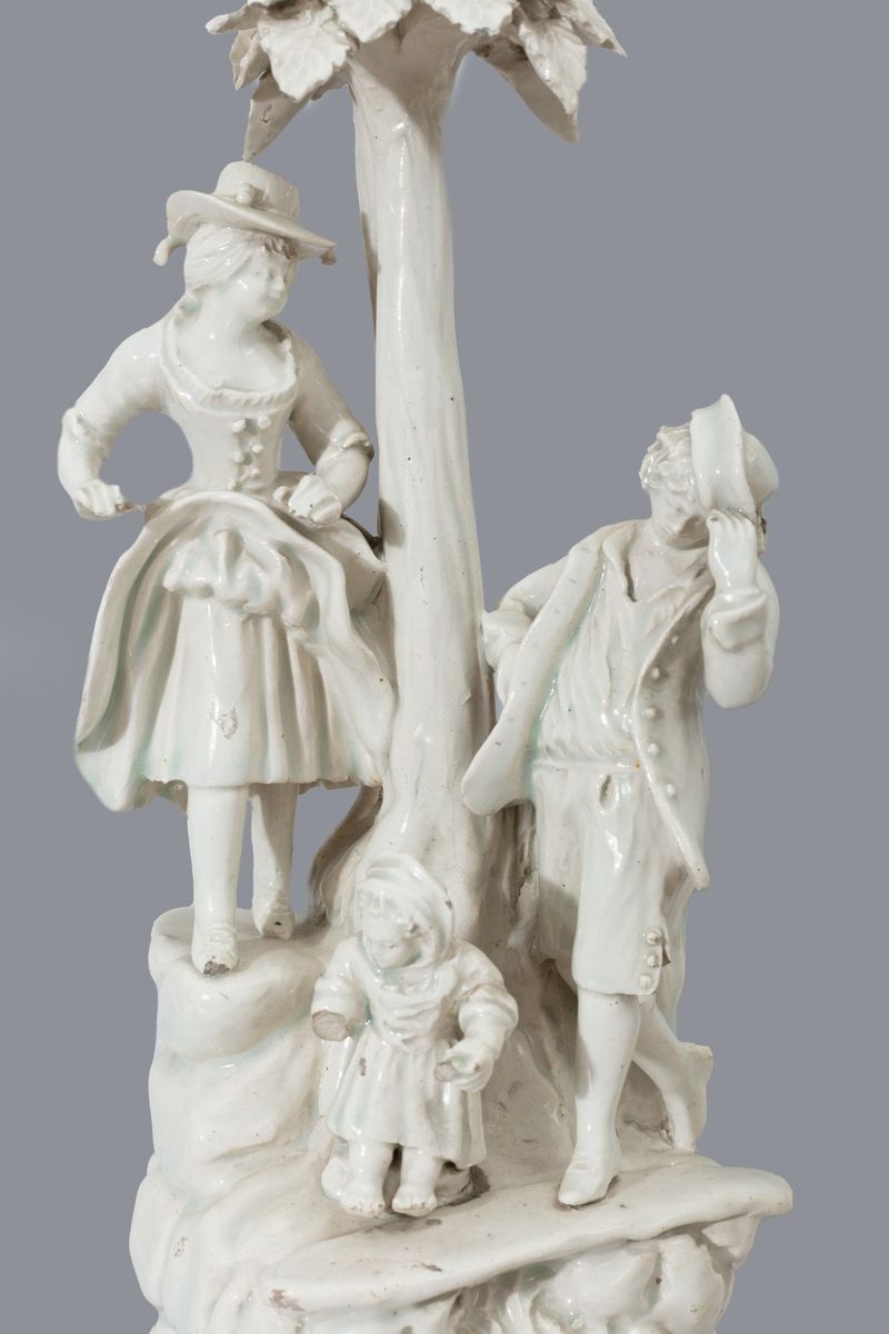 Due Sculture in Maiolica Bianca di Nove di Bassano Raffiguranti Famiglia di Contadini e Fanciulla...