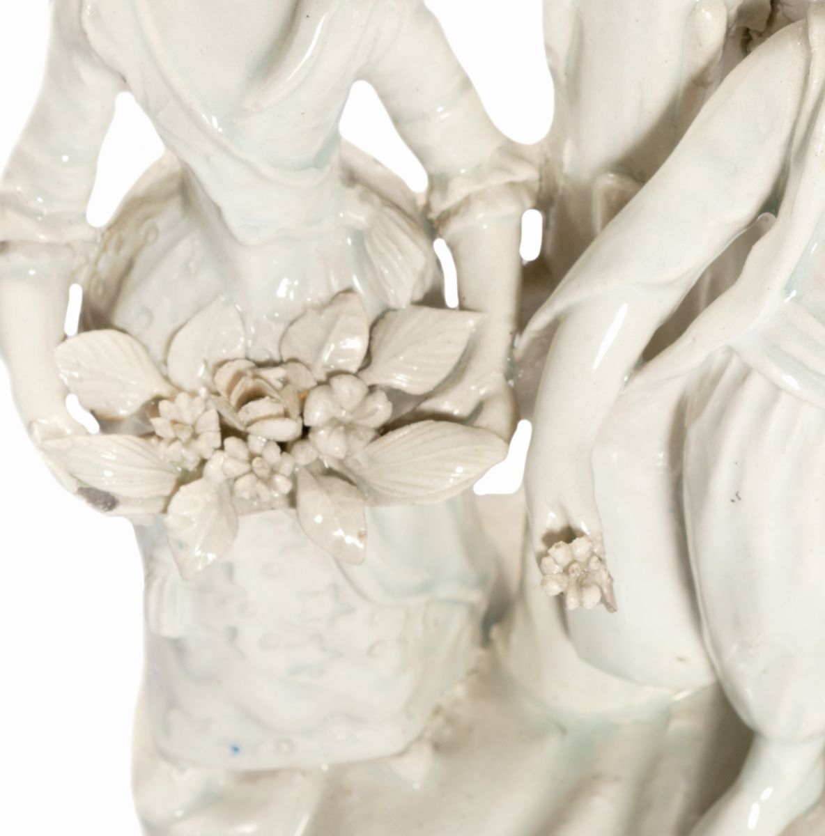 Due Sculture in Maiolica Bianca di Nove di Bassano Raffiguranti Famiglia di Contadini e Fanciulla...