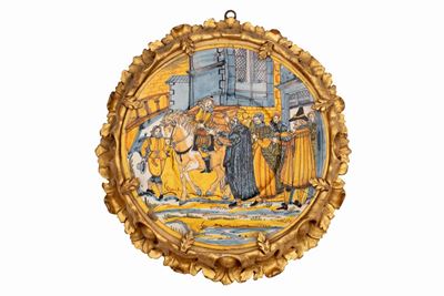 Antico Piatto in Maiolica Policroma con Scena Istoriata