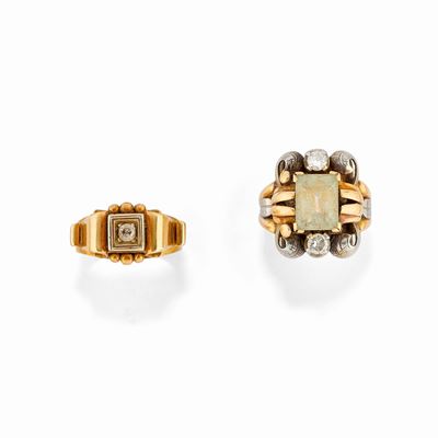 Due anelli in argento e oro giallo 18k con pietra incolore e diamanti, circa 1940