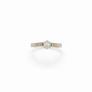 Anello in oro bianco 18k e diamanti