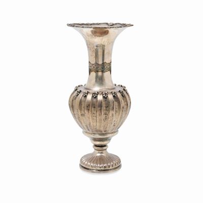 Vaso in argento, incisioni floreali, Italia XX secolo