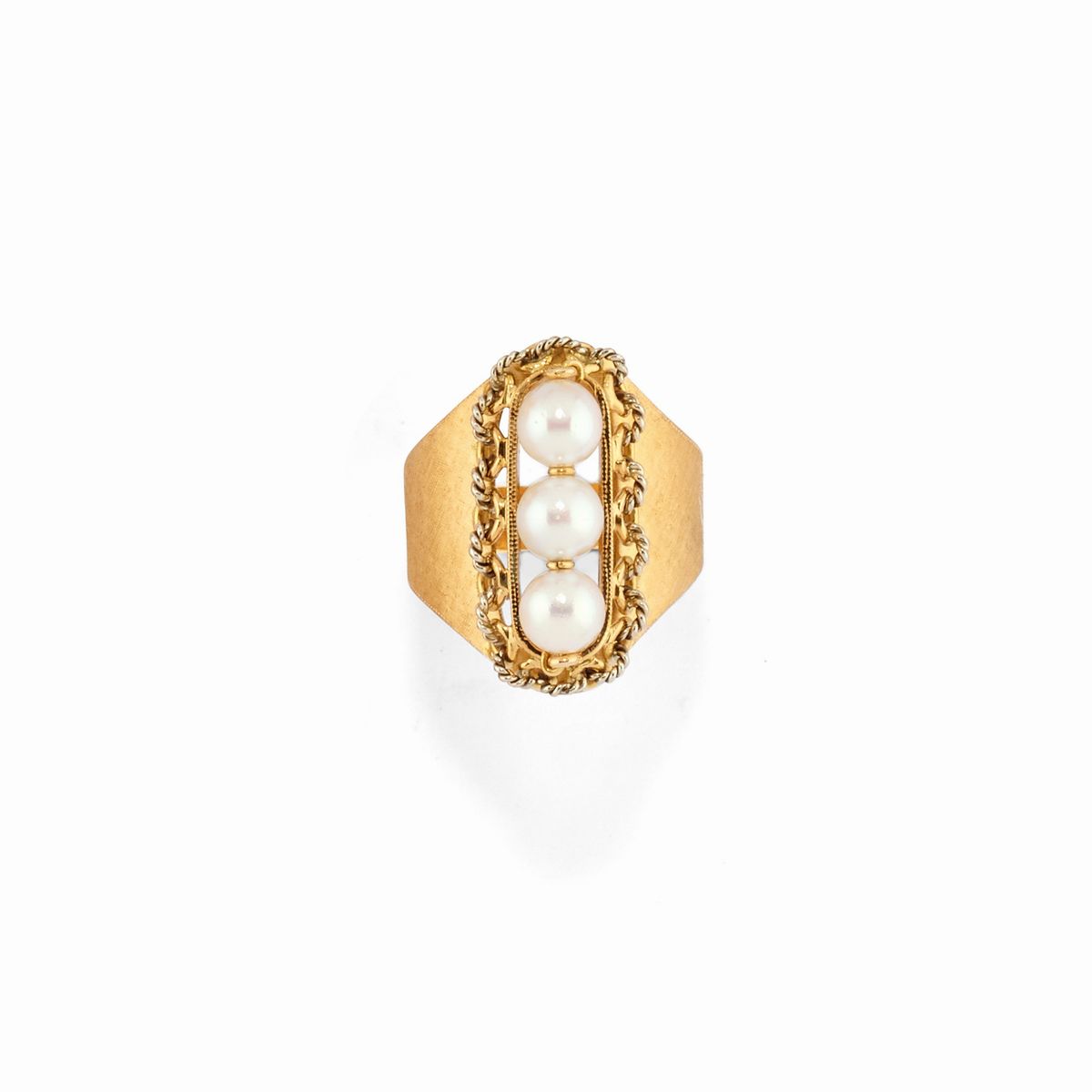 Bracciale, due anelli e un pendente in oro giallo 18K con diamanti, perle e pietre colorate