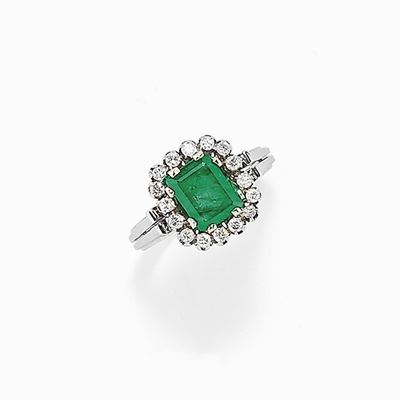 Anello in Oro Bianco 18k, Diamanti e Smeraldo
