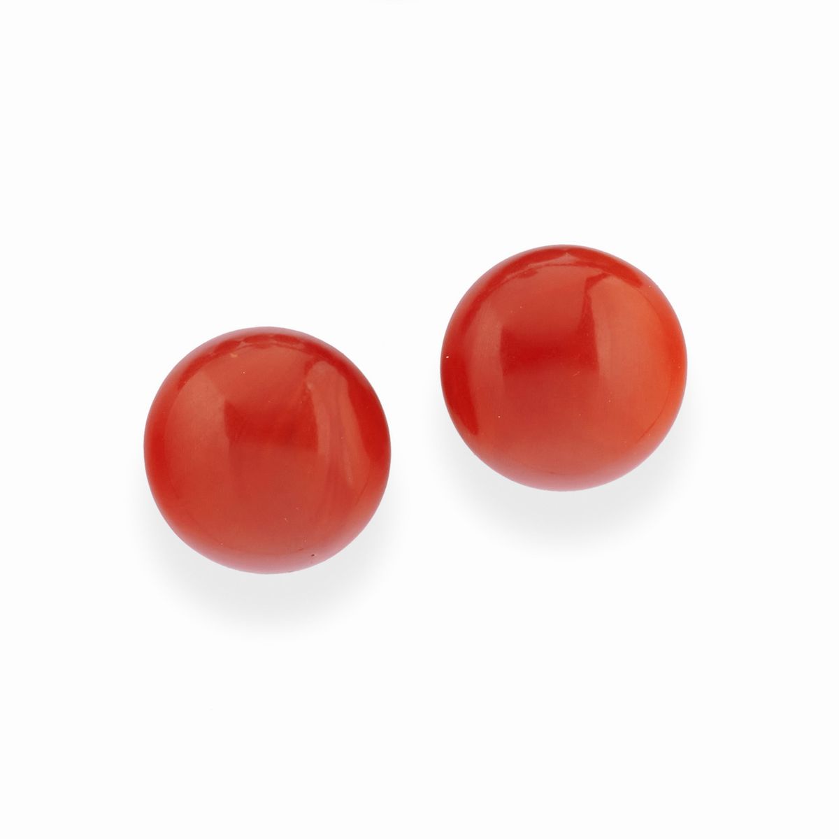 Collana in corallo rosso degradé, orecchini e anello in oro giallo 18K