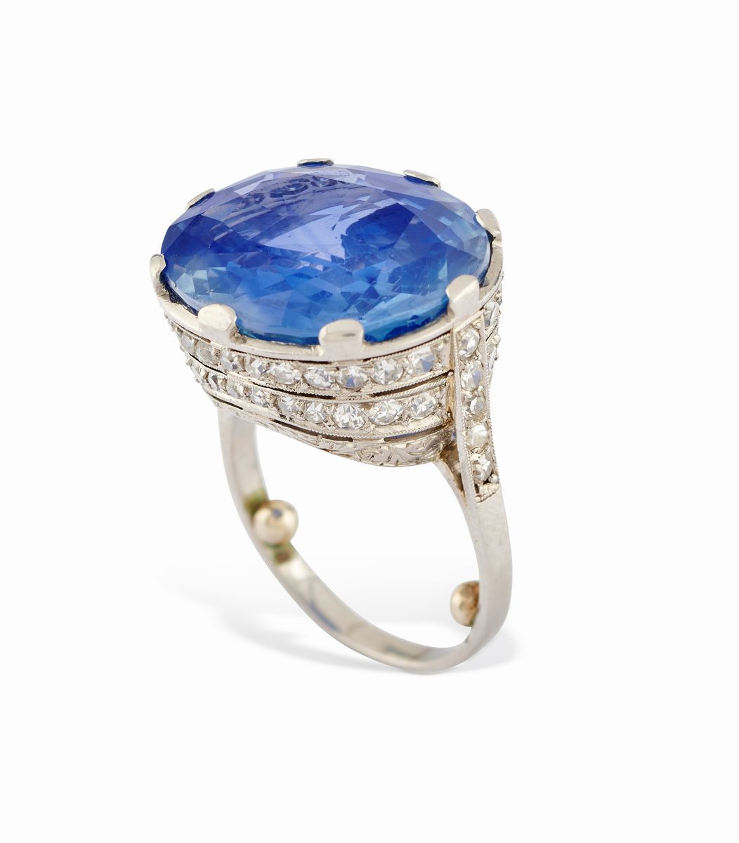 Anello in platino con zaffiro ovale da 21,00 ct e diamanti taglio huit-huit