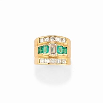 Anello in oro giallo 18k con smeraldi e diamanti