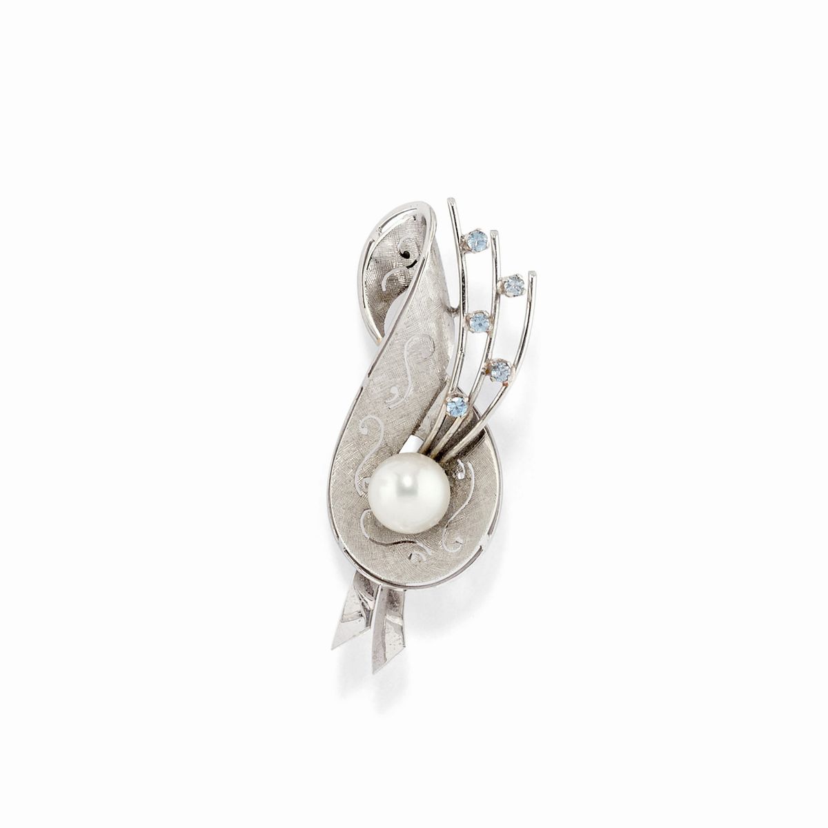 Spilla e anello in oro bianco 18K con pietre azzurre e perle coltivate