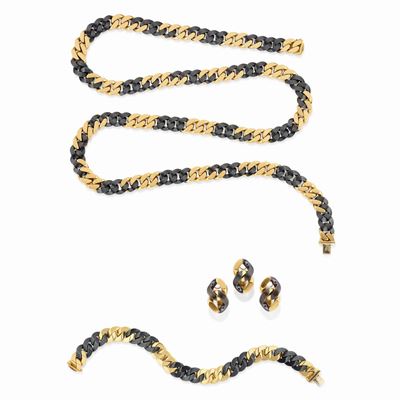 Demi-parure in oro giallo 18K e acciaio, composta da orecchini, bracciale e collana