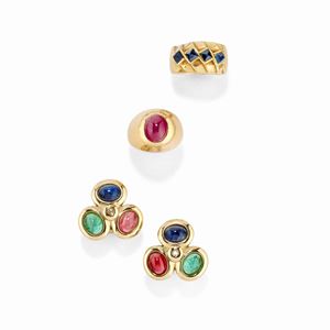 A 18K yellow gold and colored gemstones two rings and earrings
