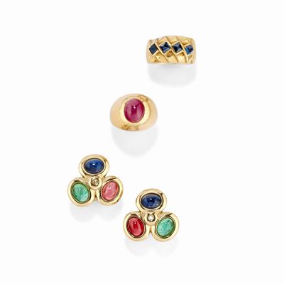 Due Anelli e Coppia di Orecchini, Oro Giallo 18K con Pietre Ovali Cabochon