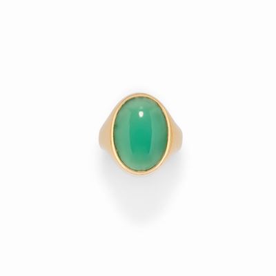 Anello in oro giallo 18K con pietra verde cabochon
