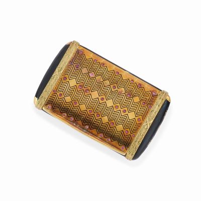 Scatola in oro giallo 18K con rubini e smalti