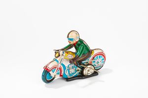 Motocicletta modello MS-702 con pilota