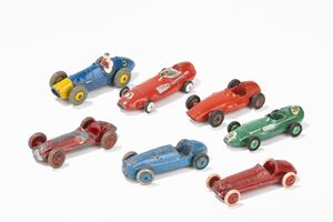 7 modellini di varie auto da corsa