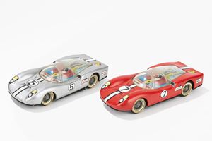 2 auto modello Porsche N. 7 rossa e Porsche N. 5 Grigia