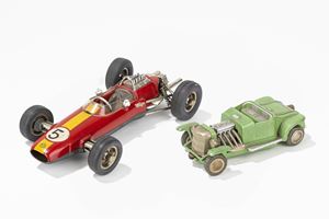 2 Ford Hot Road 1932 and Lotus F1 cars