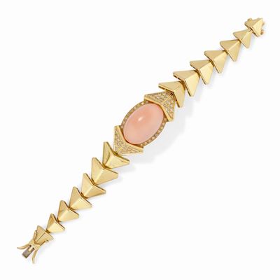 Bracciale in oro giallo 18K con corallo cabochon e diamanti a pavé