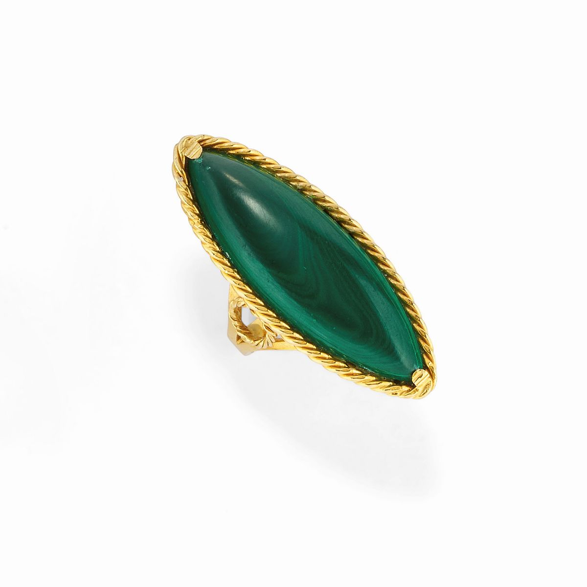 Due anelli in oro giallo 18K con corallo, malachite, diamanti e zaffiri