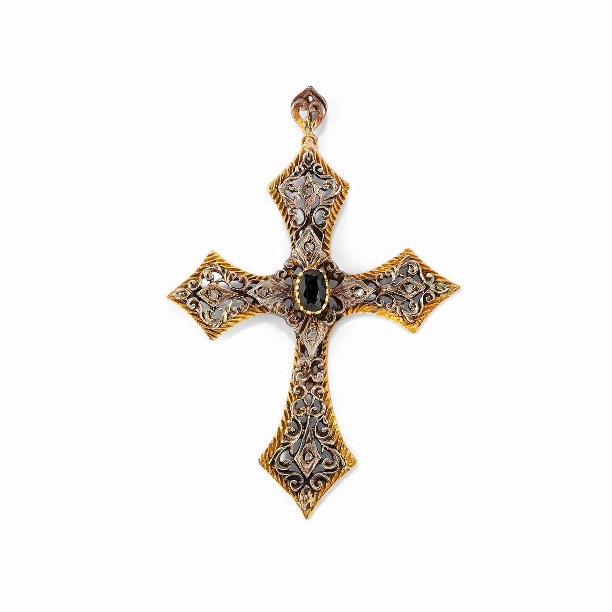 Gioielli in argento e oro, composti da due paia di orecchini, un pendente e un anello con diamant...